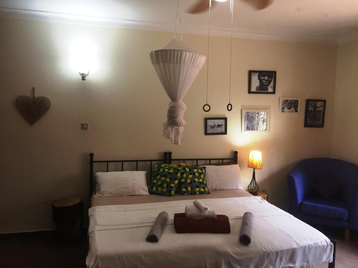 Carpe Diem Guesthouse Entebbe Bagian luar foto