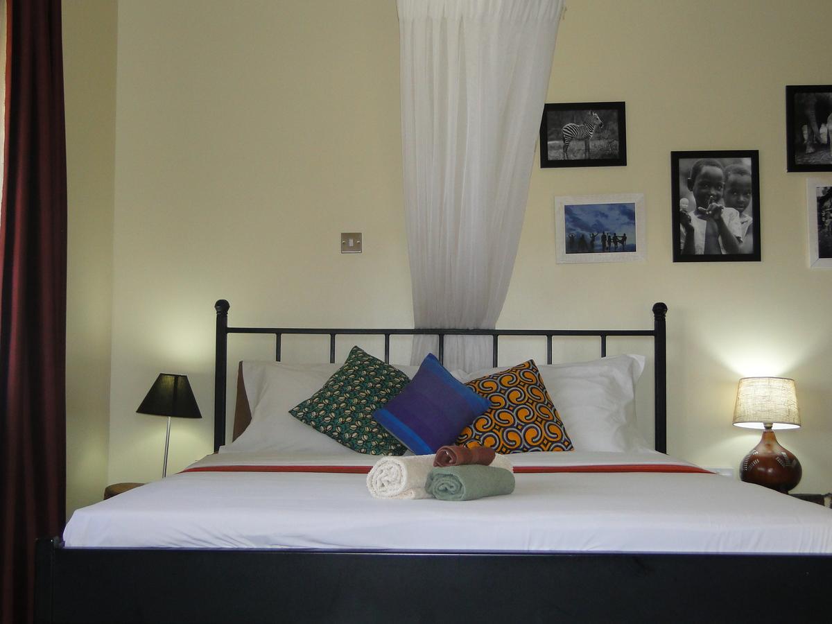 Carpe Diem Guesthouse Entebbe Bagian luar foto